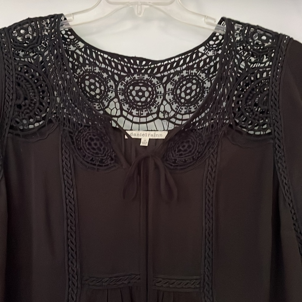 Daniel Rainn Black Cap Sleeve Embellished Blouse - Picture 2 of 10